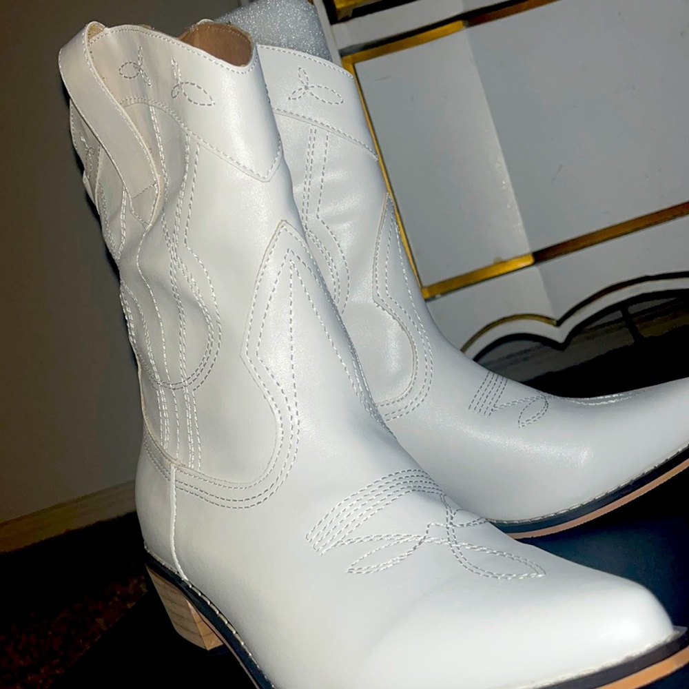 Womens white boots